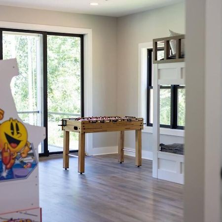 New Home, Dock, Kayaks, Game Room, Water Views Winchester Exterior photo