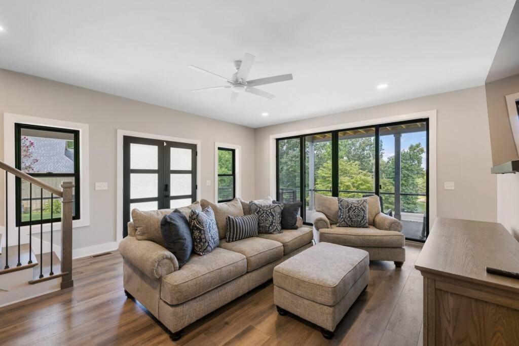 New Home, Dock, Kayaks, Game Room, Water Views Winchester Exterior photo