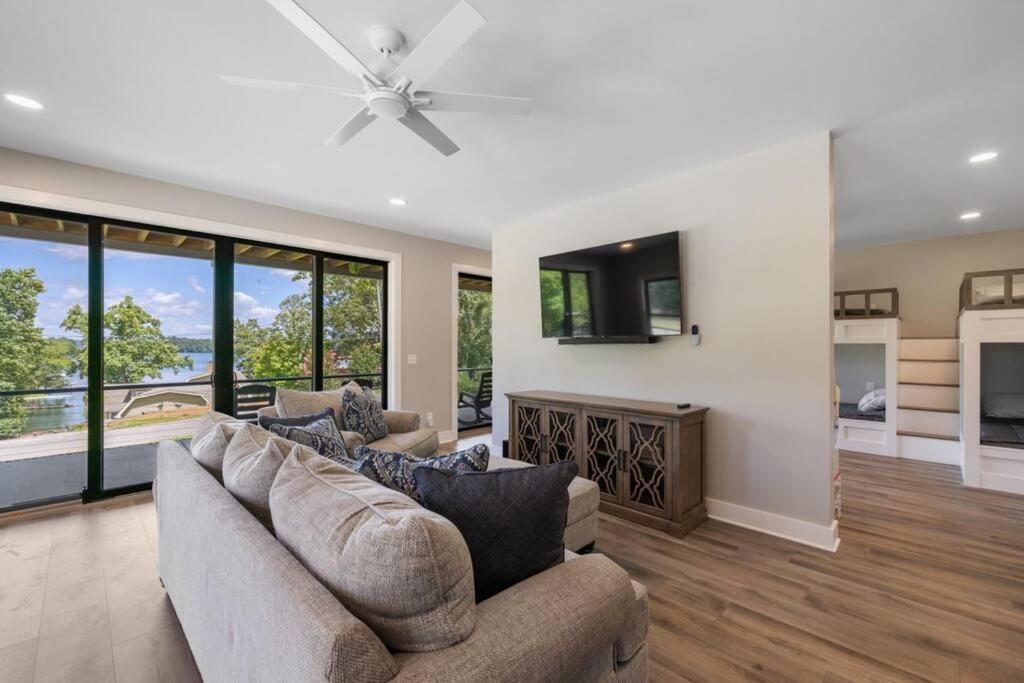New Home, Dock, Kayaks, Game Room, Water Views Winchester Exterior photo